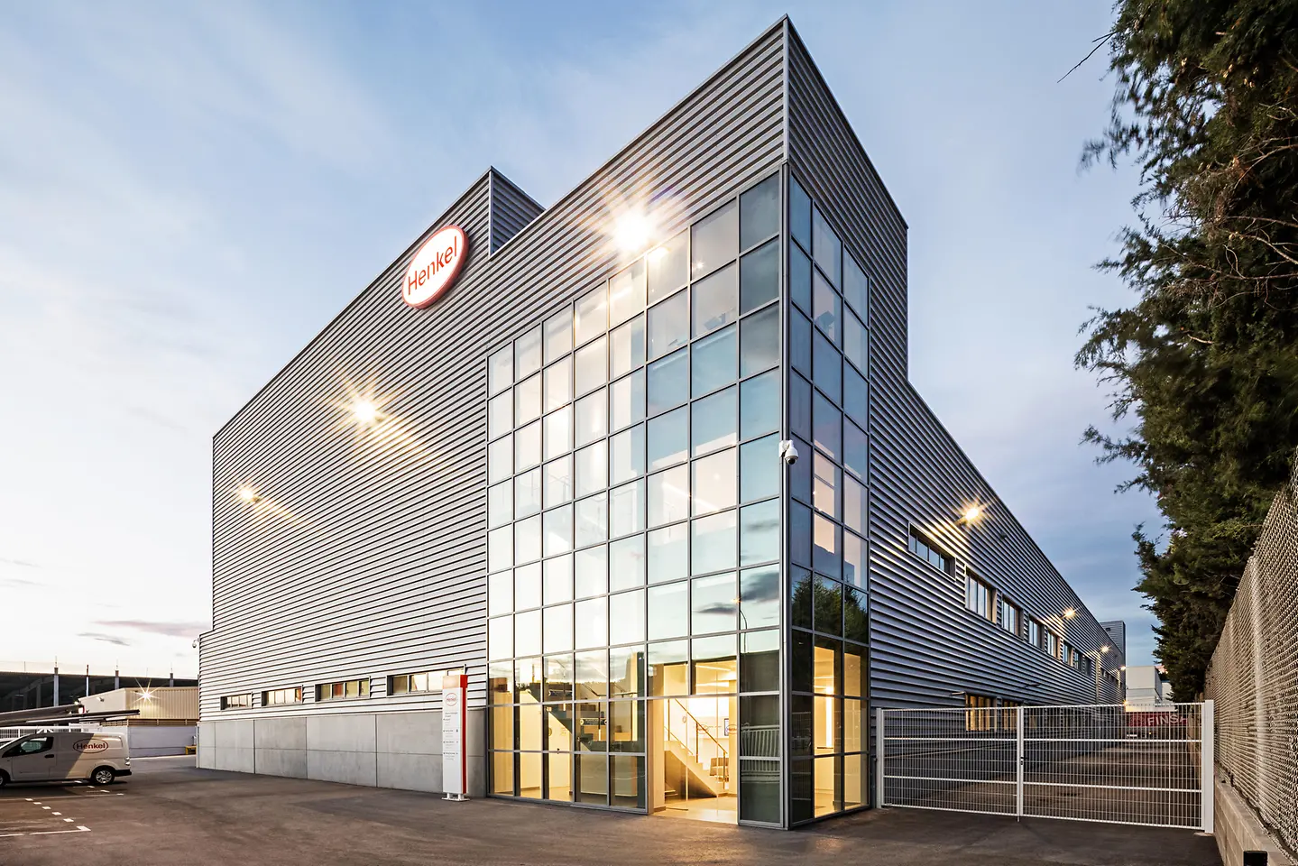 Henkel Montornès building from the outside