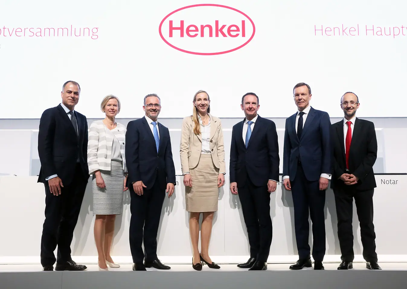 
Dr. Simone Bagel-Trah (center) with the Henkel Management Board